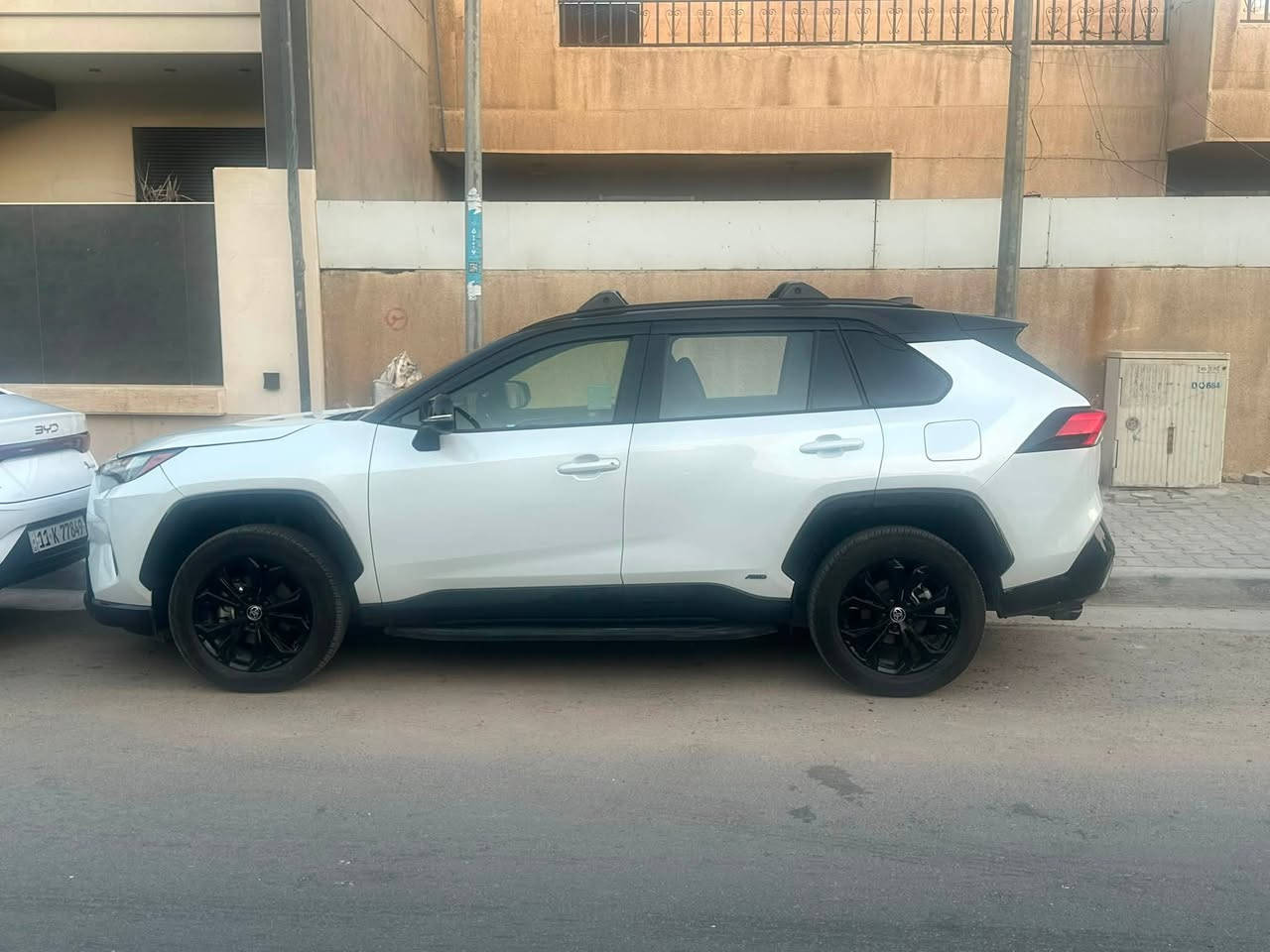 السلام عليكم 
راف فور هايبرد فول مواصفات  xse   تو كلر ( لونين ) 
امريكي 

كلش جديدة ونظيفة ❤️ رقم بغداد بأسمي 

فول مواصفات بعد ماكو شي اعلى منها 

حادث موضح بالصور 
صبغ جنطة + شي بسيط من الجاملغ
وبنيد بارد 

ماشيه 26 الف كيلو  / شي بسيط ماشيه بالعراق 

سعرها 285 $ وبيها مجال 

مكاني الاعظمية 
*********** / ***********
