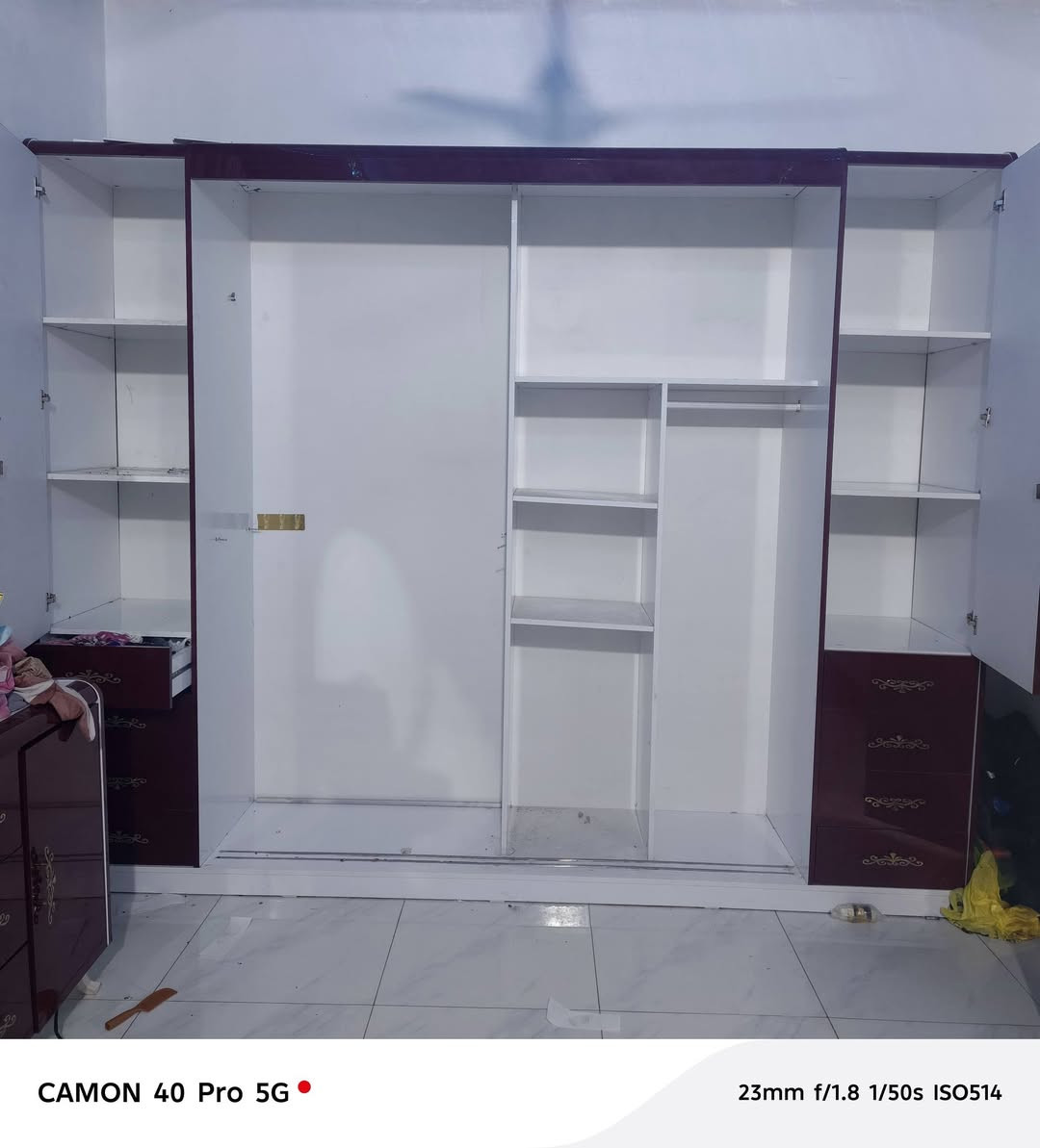 السلام عليكم عندي غرفه للبيع تركي تسع قطع السعر ٤٥٠ الف المكان السماوه رقم الهاتف ***********
