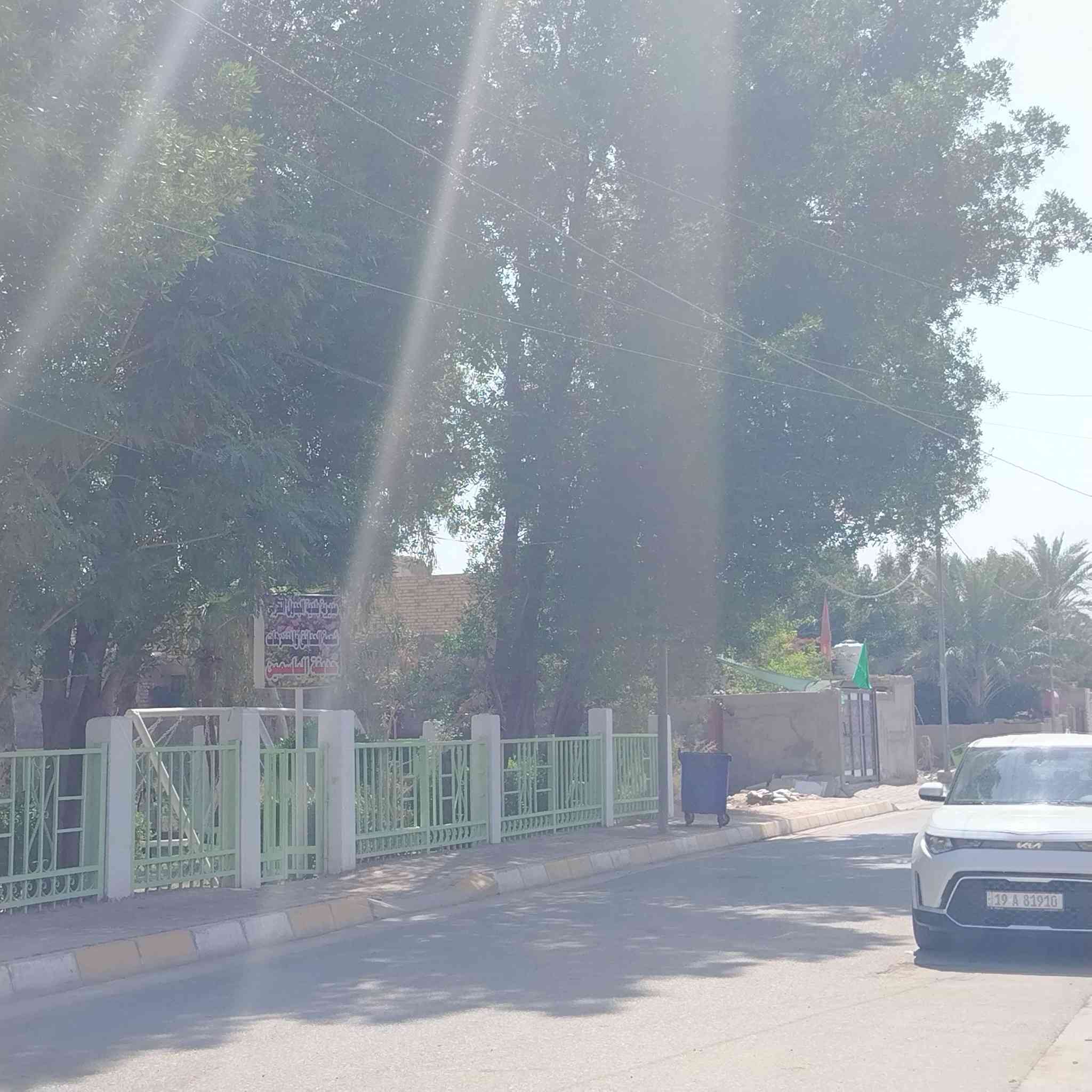 بسم الله الرحمن الرحيم
دار للبيع مساحة ٢٠٠ م ركن مقابل متنزه الدار طابقين بناء حديث يحتوي الطابق الأول على استقبال ومطبخ و غرفتين نوم وصالة وصحيات داخلية وخارجيه ومناور وطارمة والطابق الثاني مهيكل يحتوي على غرفتين نوم نظام سويت وصالة لكنه غير مكتمل نقص كهرباء ولبخ لمعرفة السعر اتصل على الرقم *********** او واتساب
