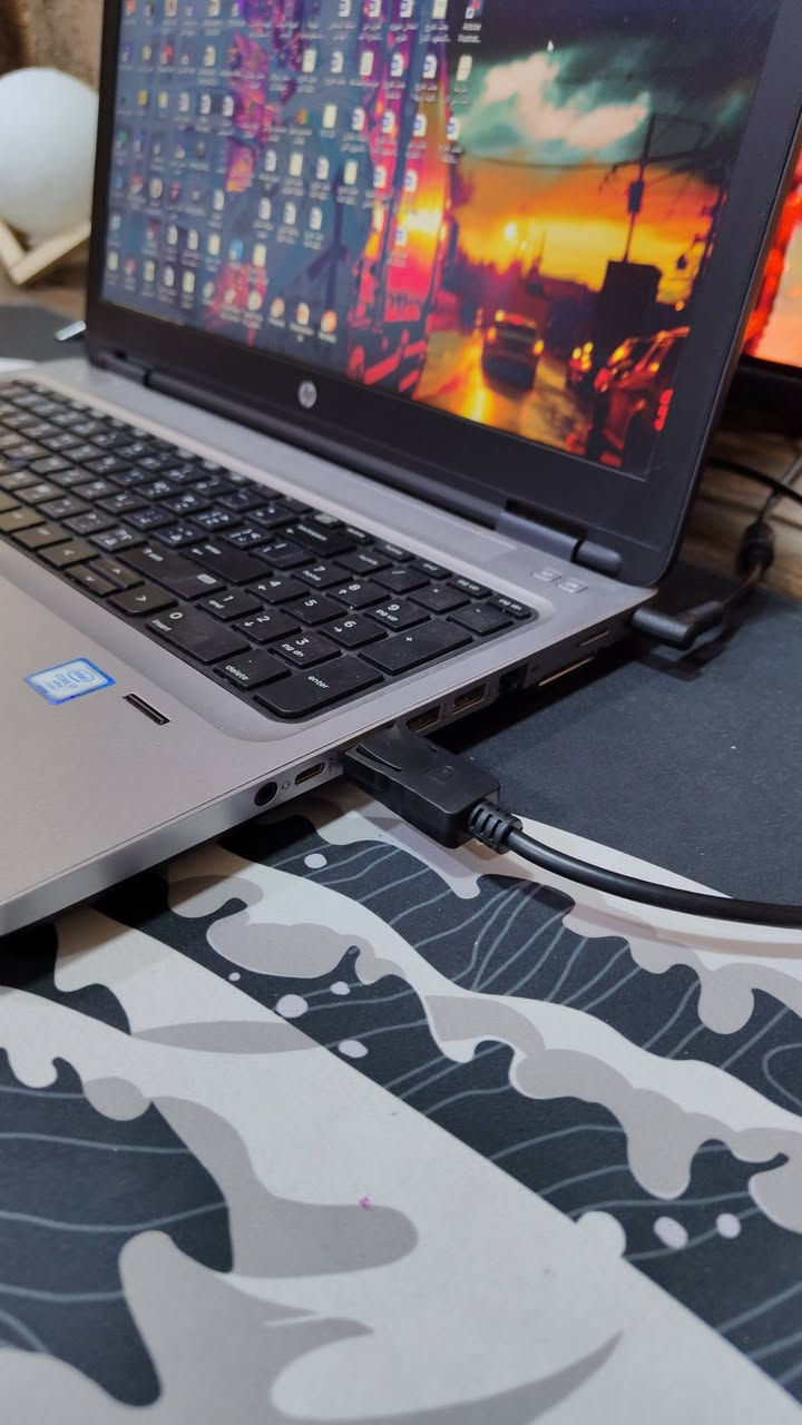 اخوان السلام عليكم
..........................لابتوب 🦾😍.....................

لابتوب ماركة hp نظيف نظافته ممتازة
معالج : core i7 الجيل السادس فئة H يخدم اقسام الهندسة والشغل القووي اله قدرة عالية على تحمل الالعاب والبرامج الهندسية وبرامج التصميم
ذاكرة داخلية : 256 جيجا بايت SSD قابلة للتطوير
ذاكرة عشوائية : 8 - 16 جيجا بايت
كارت شاشة خارجي 2 جيجا وليس مدمج انتبة من تشتري لأن المدمج ما يتحمل البرامج الكبيرة
البطارية : ادوم لمدة ساعتين.
حجم الشاشة : 15.6 بوصة
يستهدف هذا الجهاز طلاب الهندسة والشغل المكتبي يتحمل لود الشغل وامانة هواي فادني وما واجهة وياه مشاكل وايضا موجة لمحبي الالعاب.
رايدة ب200 ألف وبي مجال بسيط .

...........................مرتب 💙 🌹..........................
العنوان : البصرة / الزبير
***********
