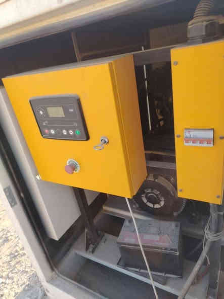 السلام عليكم مولد كاتم شركة بيركنز تشغل 32 امبير السعر 12 مليون وبي مجال  العنوان (بابل حله الثوره شارع المركز أسواق فارس) للاستفسار اتصل على الرقم (***********)(***********)
