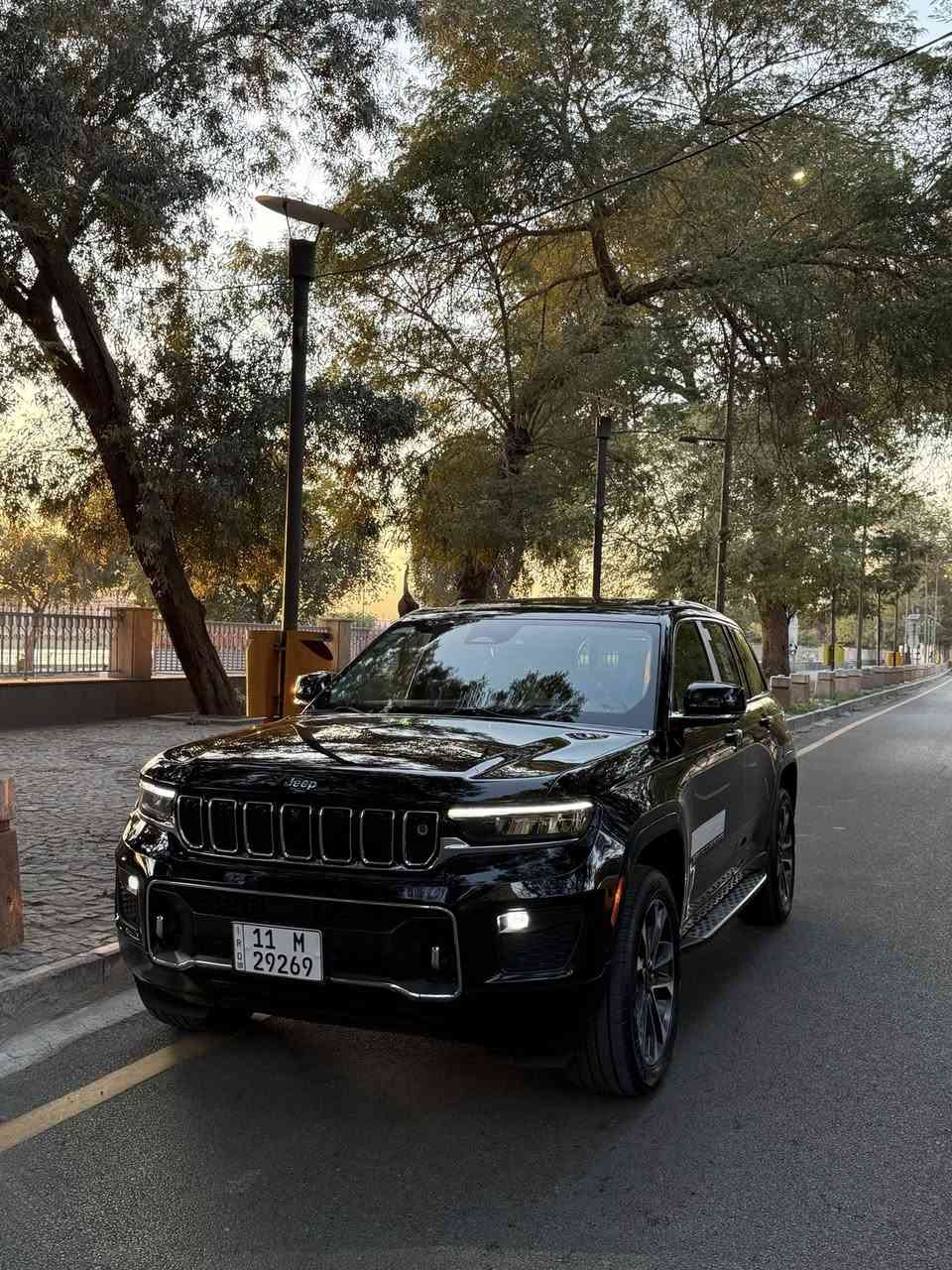 السلام عليكم جيب 2022 خليجية وكالة هارلم
السيارة فئه اوفرلاند معروفه مواصفاتها 
ماشية 21 الف كيلو حقيقي استخدام داخلي فقط حته نكراش بل بجم مابيها 
حته نايلونات الشركه بعدها بيهن كلهن 
السياره صارت بيها طخه بسيطه بغداد تبدلت باب اصليه نفس الكود ضبط متبين حته بسونر تبين فقط مفتوحه ومكانين بارد بسيطات وسعرها كلش حلو بلعافيه على الياخذها ب332 وبيها مجال بسيط 
مكاني كرادة ساحه كهرمانه ***********
