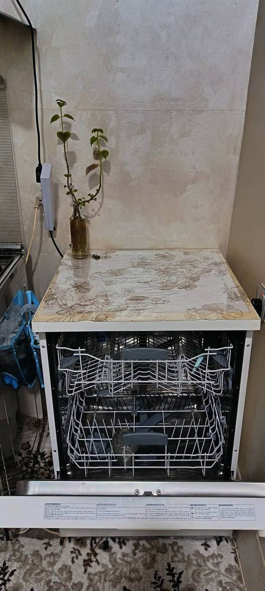 غسالة صحون لبيع سعره100 الف مابه عيب ضمان شغل و غسل***********سليماية
