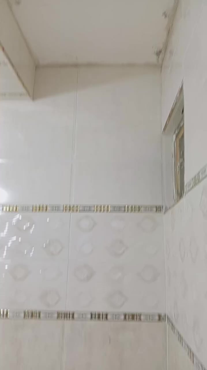 السلام عليكم خلفه سيراميك جدران ورضيه بايات درج مرمر بورسلين رضيه عل متر وبل يوميه طب على حساب وشوف لشغل ***********
