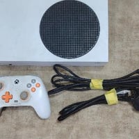اكس بوكس سريس اس نظيف جداا يده كيم سير ويا كيبل HDR بدون كارتونه السعر...