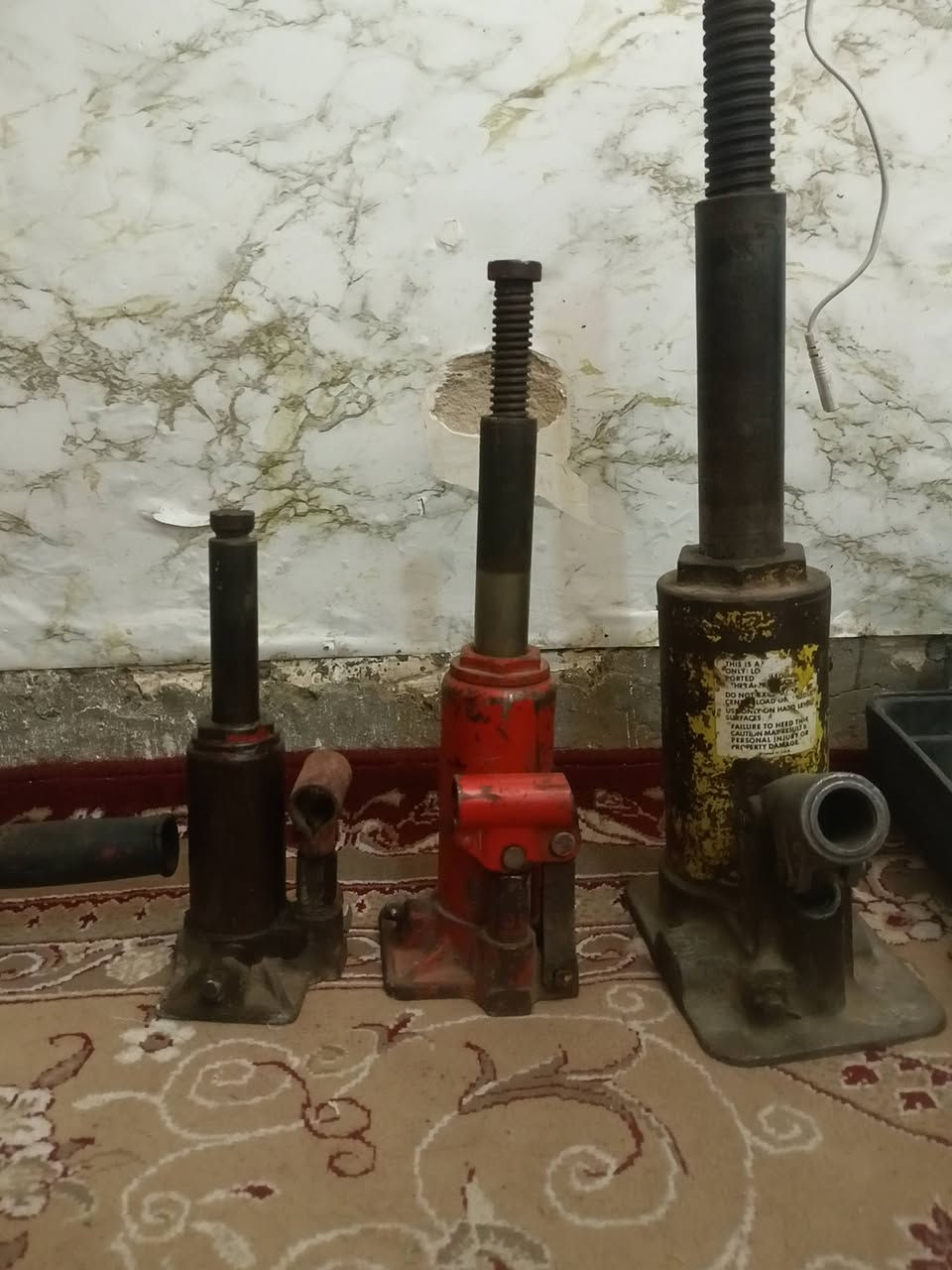 هاي الاغراض موجودة كلمن أو سعره توصلي داخل بغداد فقط رقم ***********
