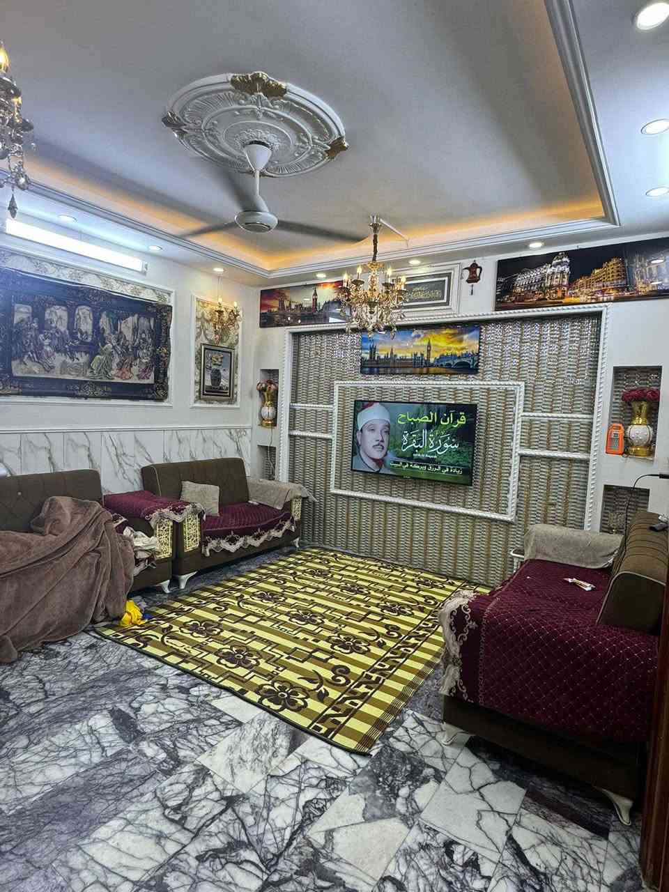 150متر للبيع 
الشعب حي التجار ،الضباط
طابو ملك صرف 
واجها 7ونص
النزال 20متر
مدخلين 
يحتوي على 
استقبال ،مطبخ معزول ،خدمات في كللا الطابقين وخارجية ،
4غرف نوم 
للمعلومات أكثر مراجعه مكتب الأخوين للعقار 
الشعب شارع الأسواق المركزيه قرب كليه الامام الكاظم عليه 
***********
