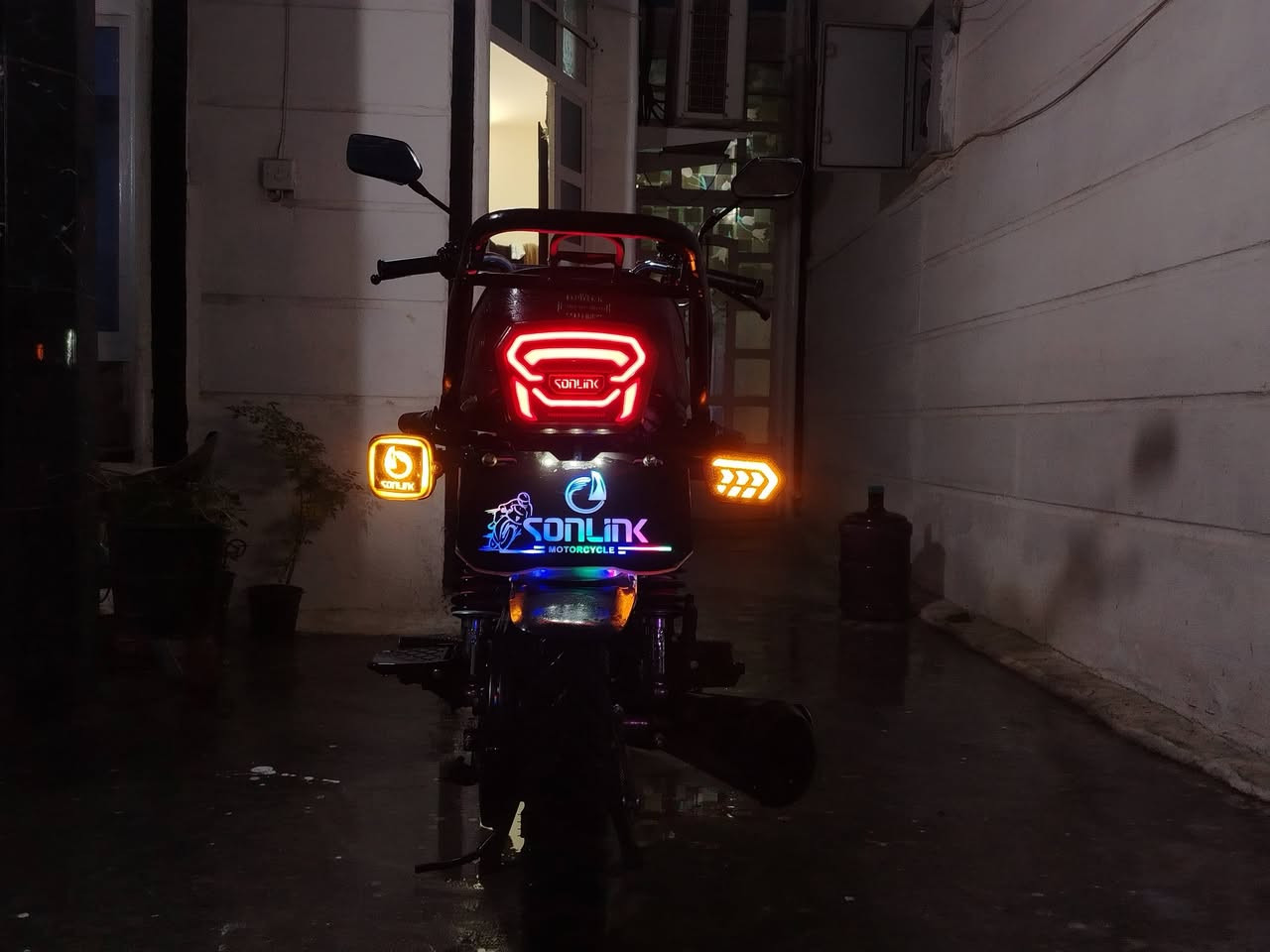 السلام عليكم
دراجة ايراني للبيع.. 
موديل ٢٠٢٤ 
اوراق كامله. 
السعر ٧٠٠ وبيها مجال حك الجية 
المكان بغداد الشعب 
رقم. *********** متواجد واتساب
