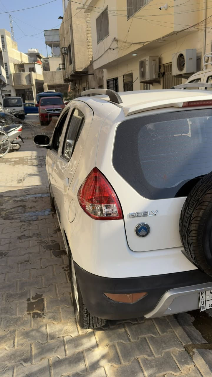 سلام عليكم شلونكم حبيايب
جيلي باندا موديل 2013
السياره بيها صبغ جاملغ امامي مال سكن ونهايه الباب 
السياره ماشيه 32000km
السياره كامله مكمله 
بيها كازكت جديد 
ادامه للمكينه كامله من فلاتر ومن بلكات ونوزلات 
دهن الكير جديد 
صدر السياره جديد 
تخم تاير جديد 
ادامه كامله لمنظومه التبريد من غاز 
وفلتر 
تبريد تدفئه شغاله 
كهربائية السيارة شغلها كلها 
اربع جام كهرباء 
كير السياره ميكانيكي المرغوب 
رقم بغداد مشروع وطني  السنويه تسقط يوم 25/9/2026
سعر السياره 58 ورقه وبيها مجال وميحتاج تصرف ربع عليها 
مكان السيارة الاعظمية 
لتواصل ع الهاتف فقط واسف ع الازعاج 
***********
***********
