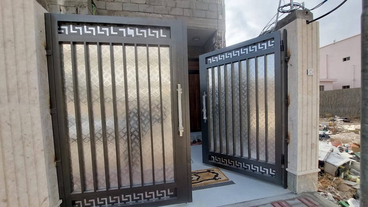 السلام عليكم يعلن حداده ابو تيسير هاذا جزء من اعمالنا لأعمال الكرستات والأبواب والشبابيك والمحجلات بطريقه الهندسيه وبئسعار مناسبه وتتوفر خدمت التوصيل للاستفسار على الارقام التاليه 👇 ***********او***********
