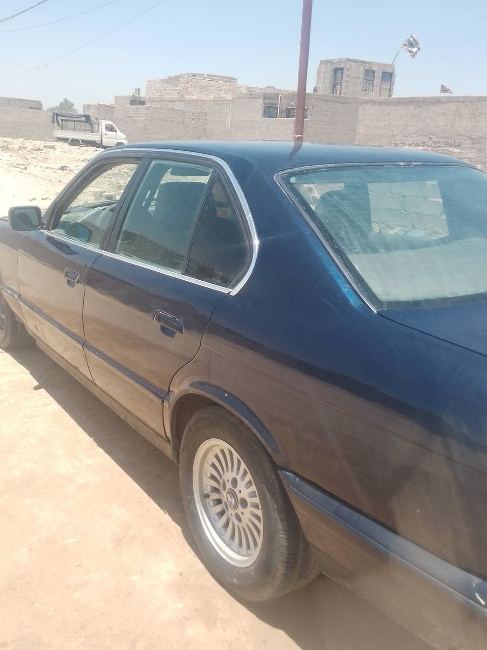 سلام عليكم بي ام للبيع سعر 45وبيه مجال رقم انكليزي بغداد مداور ثاني يوم سياره نضيفه قطعتين تبديل جاملغ وبنيد مكاني نجف *********** تصال رقم واتساب ***********
