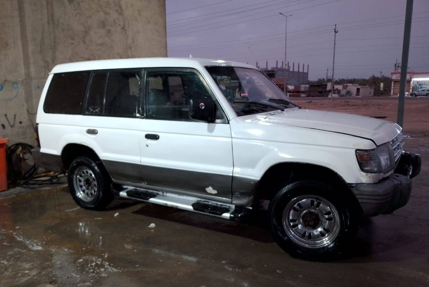 السلام عليكم
بايجيرو موديل 93
مكينة وكير ونجي 6 سلندر الخرسه 
تخم تاير باتري جديد 
شاشه 
كهربائيات كلها شغالها 
سياره جاهزه من كلشي 
المكان البصره الهارثه مقابيل محطه ارض الذهب 
السعر 35$
راعيها بزبير 
سنويه نافذه 
للتصال فقط ***********
