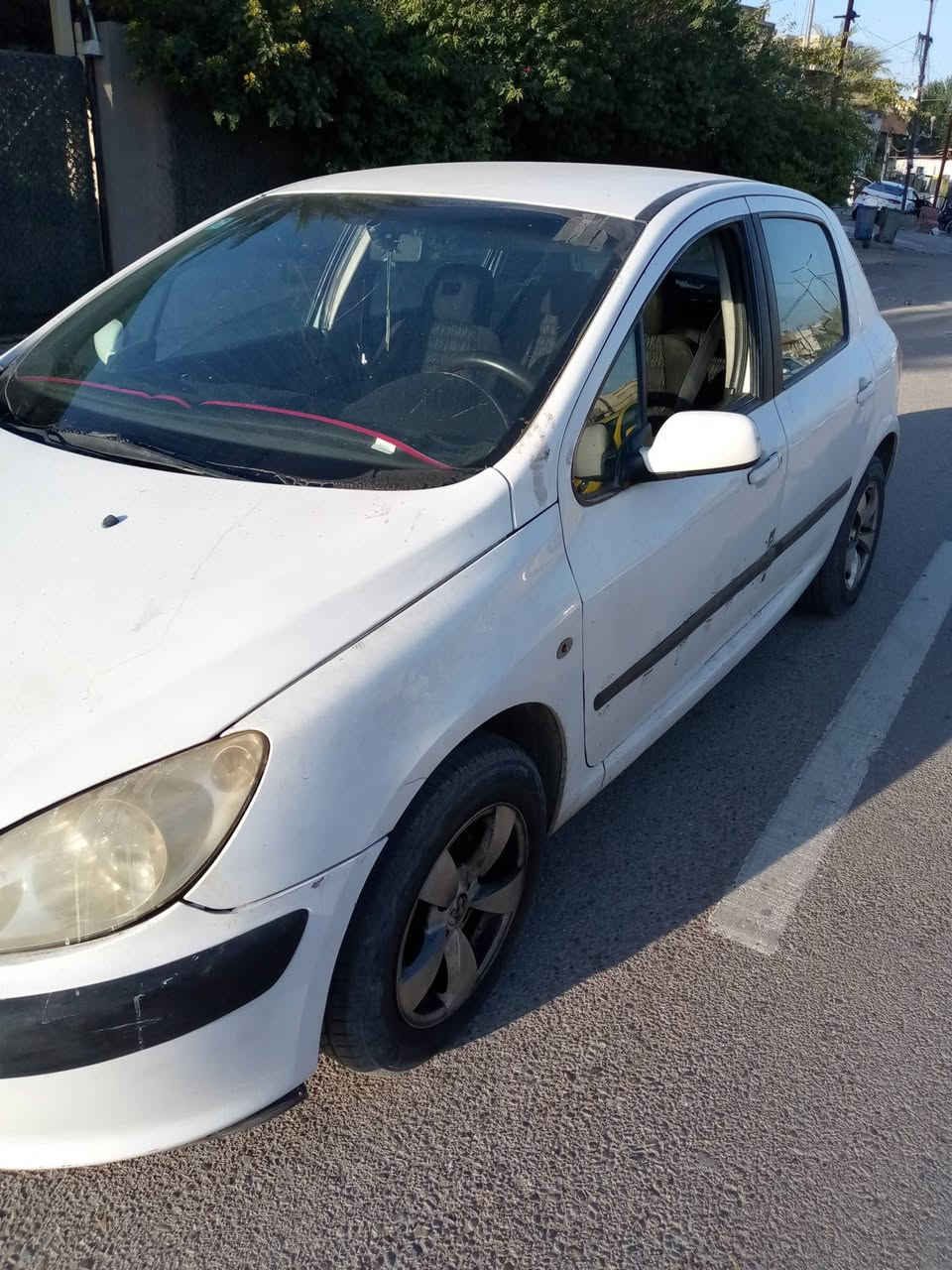 بيجو للبيع كير محرك نضيف جدا سعر 47 مكان بغداد شاشه كامره وتصال ***********
