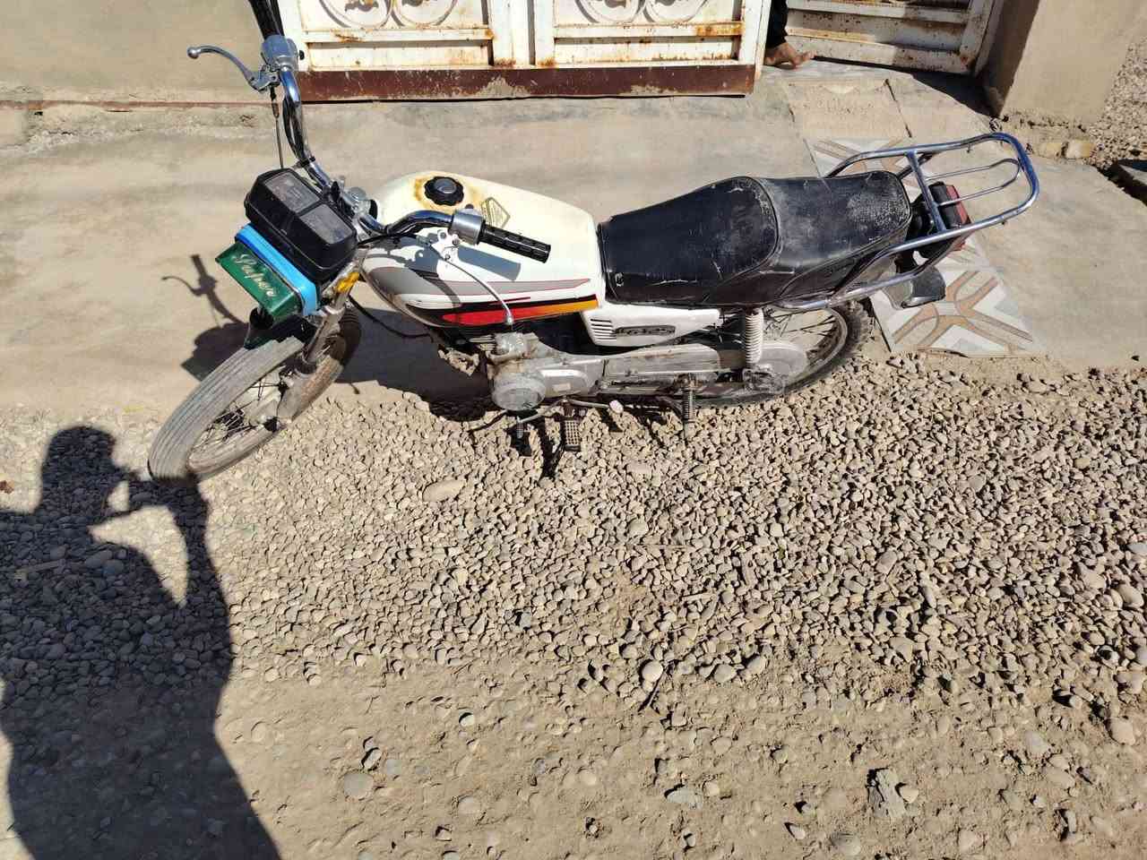 مكلف بنشر اربعه كير للبيع كلك بدون اوراق سعر 250 الشراي يتصل عل رقم ***********
