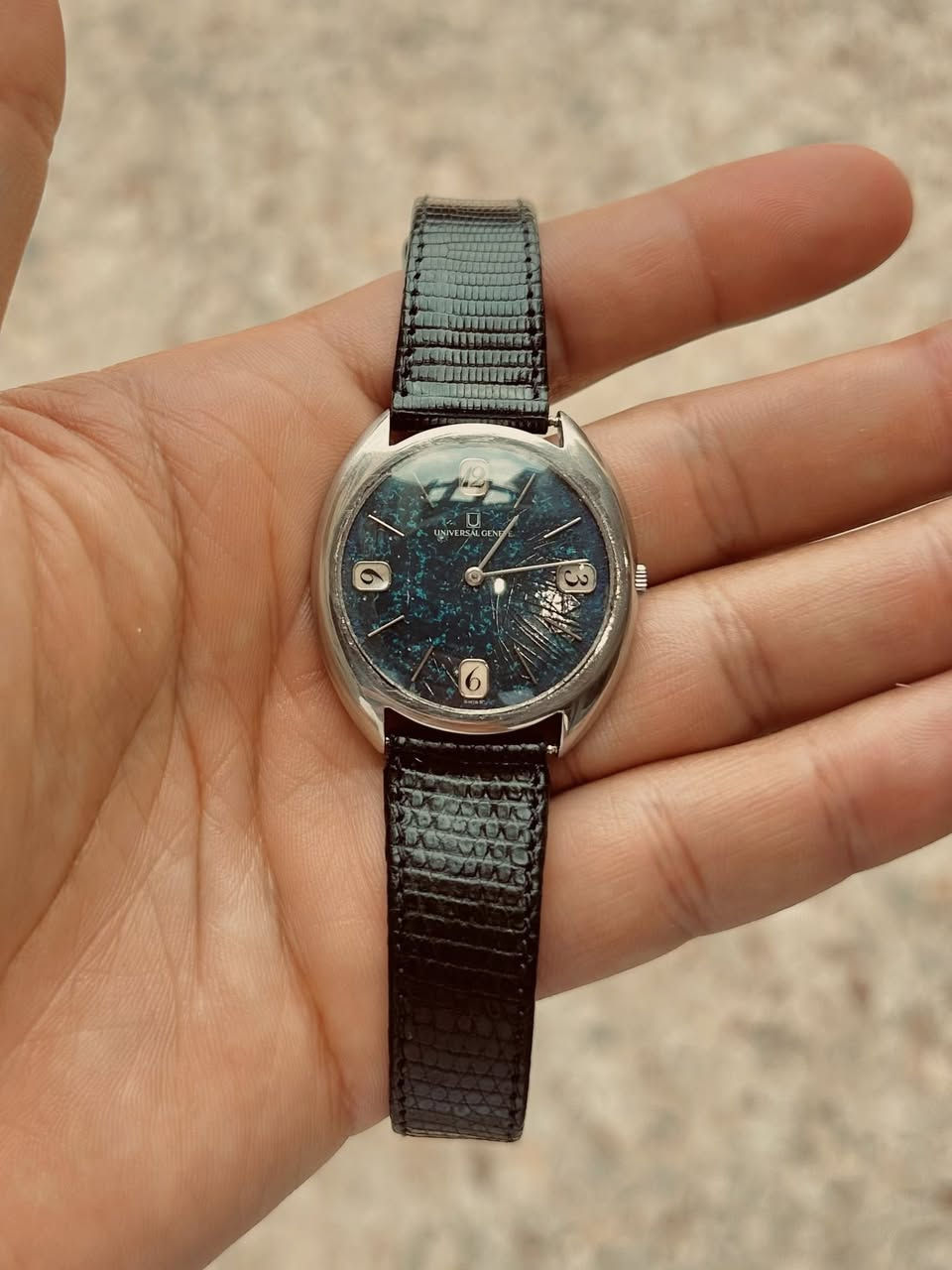 يونوفيرسال 1960قشطة تكويك نوادر نوادر. نوادر المينا 25 قطعة بالعالم فقط
وزن الساعة ١٥ غرام.          طبو على رتيل وقيمة ................الساعة ...........قبل     ..لتكول غالي.  

قطر الساعة ٣٥

دكمة اصلية سير مستبدل بسير جلد گوجي 

ثكنس الساعة سميك جدا جدا 

المينا نضافة ٩٠ بالمية   

السعر٥٥٠$ 
***********
