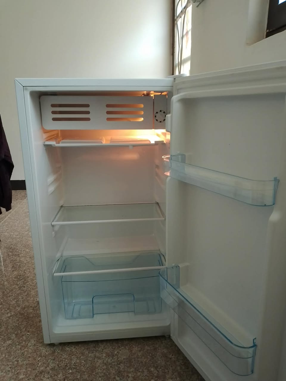 ثلاجه جديده كلش نفس الصوره التندوري نضيف كلش 40 برده سحب 20 برده هيه والسكه 35 لتواصل واتساب ***********
