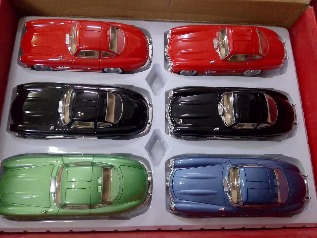 السلام عليكم
سيت 6 قطع سياره مرسيدس باب تنفتح وجنطه وبنيد والستيرن يفتر وتمشي تكويك بالسحب ولايت وصوت هورن للبيع 
تواصل خاص او على الواتس اب ***********
