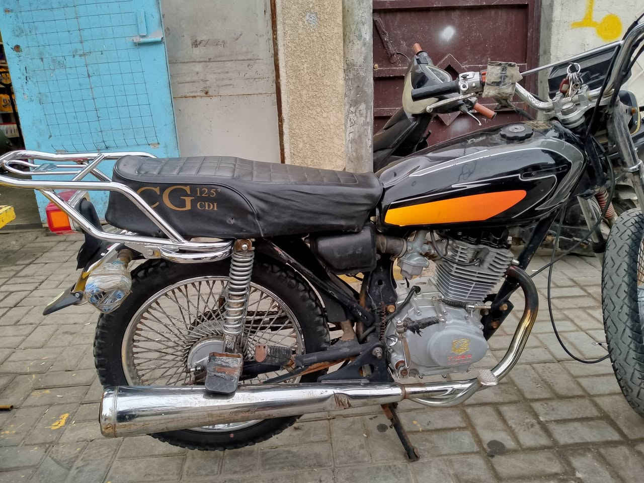 سلام عليكم شباب دراجه تايكر
نقصه صفاحيات وجاملغ امامي ودوسه الدراجه نضيفه محرك بي دخان  كهربائيات شغاله ومجفتيها جديد 

سعره 350 وبيه مجال 

رقم ***********

مستعجل ع بيعته
