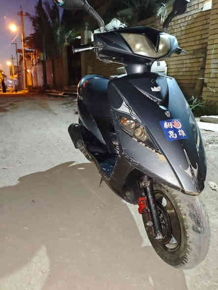 السلام عليكم من رخصه صاحب الكروب دراجه ماكس ثعلب مديل 2008 صارله شهر من نزلة من الرمبه الدراجه ما شايفه السبانه بس بتبديلة الدهن السعر 1,300 وبيه مجال المكان القرنه + انه مكلف بلنشر للتواصل وي صاحب الدراجه *********** @الجميع
