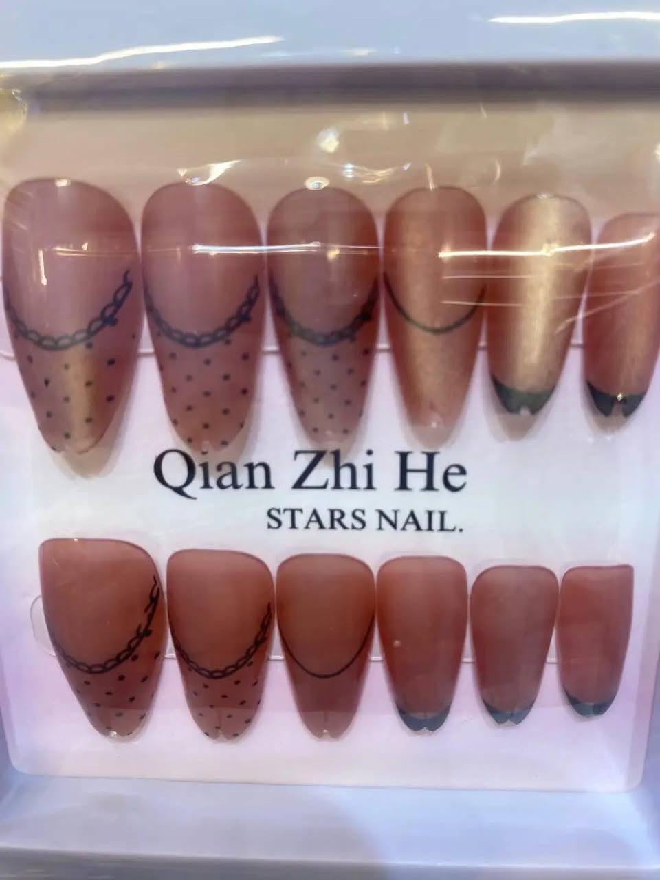 اضافر اللوان جميلة امواج بعدة أشكال واللوان العنوان الكوت شارع الأطباء فرع صيدلية بيروت اكسسوارات النبأ#واتساب*********** خدمة توصيل 🏎️ لكافة انحاء 🇮🇶 العراق
