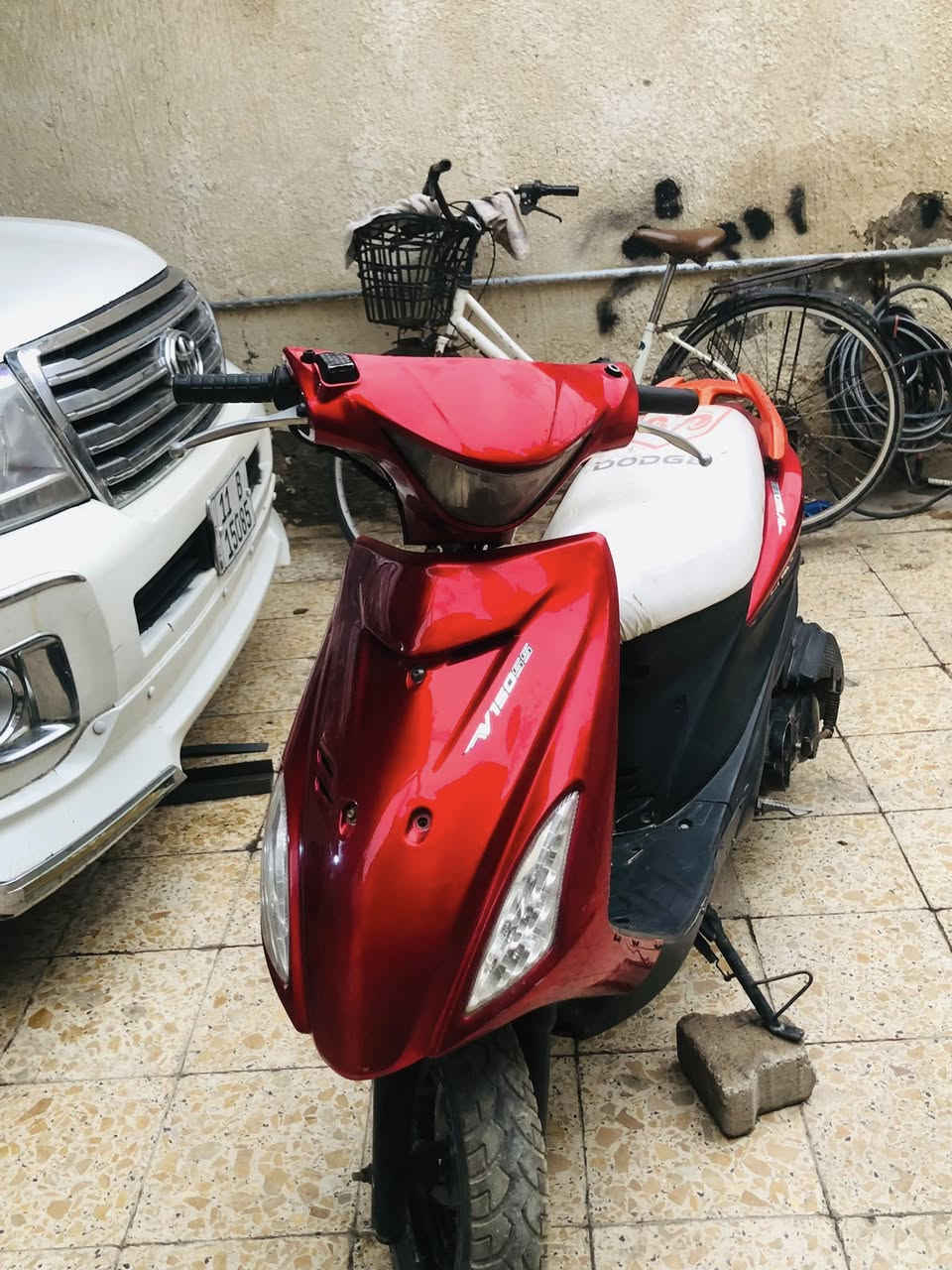 السلام عليكم دراجه ادرس صيني دراجه حلوه ونضيفه  اخت الرنبه ولا شخط بيهه مكينه خير من الله كهربايات كلهه شغاله دراجه نكره سلف  سعر الدراجه 350 بيهه مجال للشراي مكان الدراجه كوت ححي الجهاد ***********
