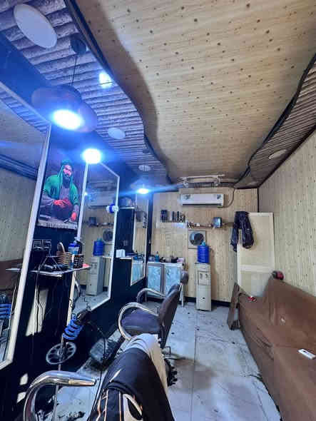 للبيع محل حلاقة جاهز للعمل
للبيع او للايجار محل حلاقة كامل التجهيز في حي الميلاد – شارع الجنة – عامود 139 – قرب شارع الحولي.
المحل مشتغل ومستمر منذ عام 2018، ويباع بسبب عدم التفرغ فقط.

محتويات المحل:
 • 3 كراسي حلاقة
 • ديكور مرتب
 • تجهيزات كاملة وشغّالة

للمهتمين والمعنيين، التواصل يكون على الرقم ادناه

***********
