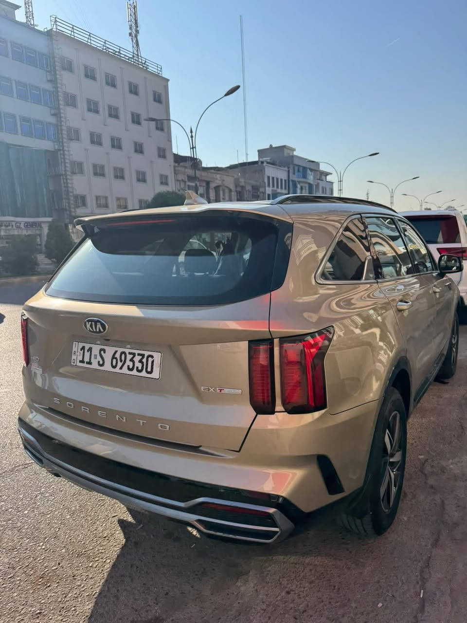 السلام عليكم 
سورنتو Ex  2021 وارد امريكي ‼️
لون/ذهبي شمباني 
سياره  رقم بغداد  بسمي شوكت متحب احولك 
هزه جديده
الحادث فقط  بنيد ما واصل راديترات عل البلاد الراديترات والباب الخلف الصدر بيها بارد 

المواصفات/محرك 4 سلندر تيربو 2500 🚀✨
1-كشنات VIP منفصل✨
2- حساسات ✨
3- رادارات جانبي امامي خلفي✨
4-توقف ذاتي✨
5-تحديد مسار✨
6- سياقة ذاتية✨
7- مري شفط✨
8- جنطة كهرباء وشفط✨
9 بصمات دخول ذكي على الابواب✨
10- كنشات كهرباء وتدفئة✨
11- عداد الكتروني✨
12- خمس وضعيات قيادة ( ايكو- سبورت - سمارت- سنو-نورمل)✨
13- تحكمات بلستيرن✨
14- تبريد قطعتين ✨
15-سايد بريك بصمة✨
16- ابل كاربلي✨
17-شاحن واير ليس✨
18-لايت زنون 3 عدسات LED✨
19- ويل حجم 20✨
20- جام كله اوتو✨
21-بك لايت LED✨
22- كامرة خلفية✨
23-فور ويل
وبعد بيه هواي مواصفات سونار وين ما يعجبك افحص 
السعر 215بيه مجال حك الجيه 
📞***********

📍بغداد حي اور
