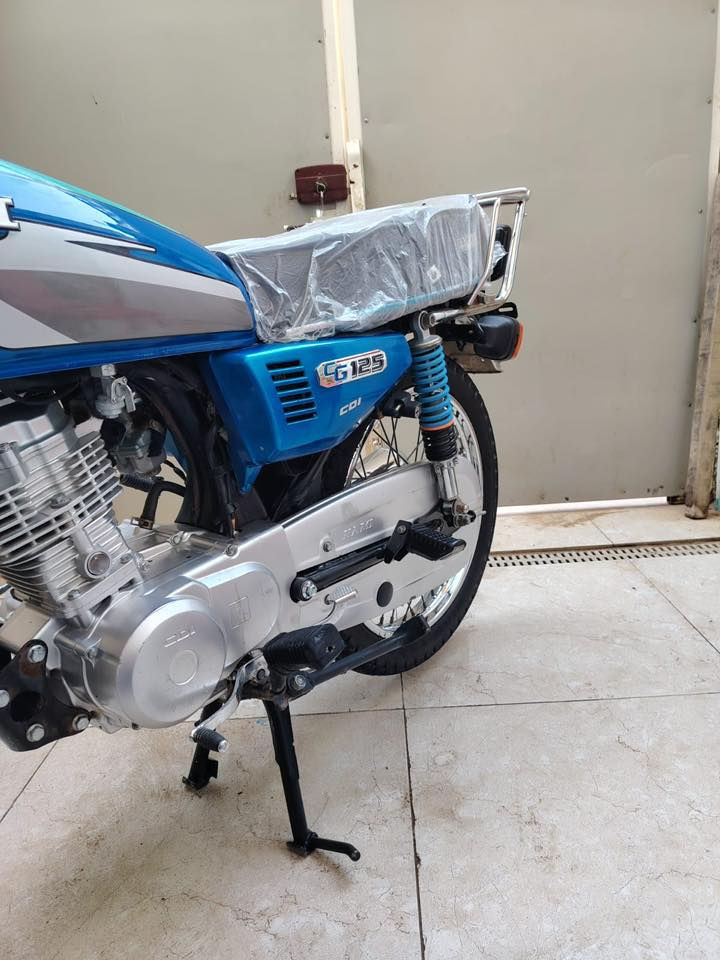 سلام عليكم دراجه نامه اصلي موديل 2023 رقم وسنويه 
الدراجه نضيفه ومكفوله السعر 1700 وبيه مجال قليل 
عنوان ميسان مغربه قرب السوق ***********
