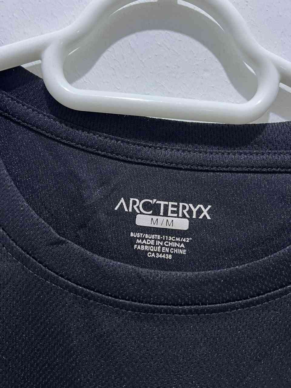 arcteryx
orginal 
size _M _L
نظافە %100
رصاصی اسود 
توصیل جمع
بالە غیرمستخدم
***********
