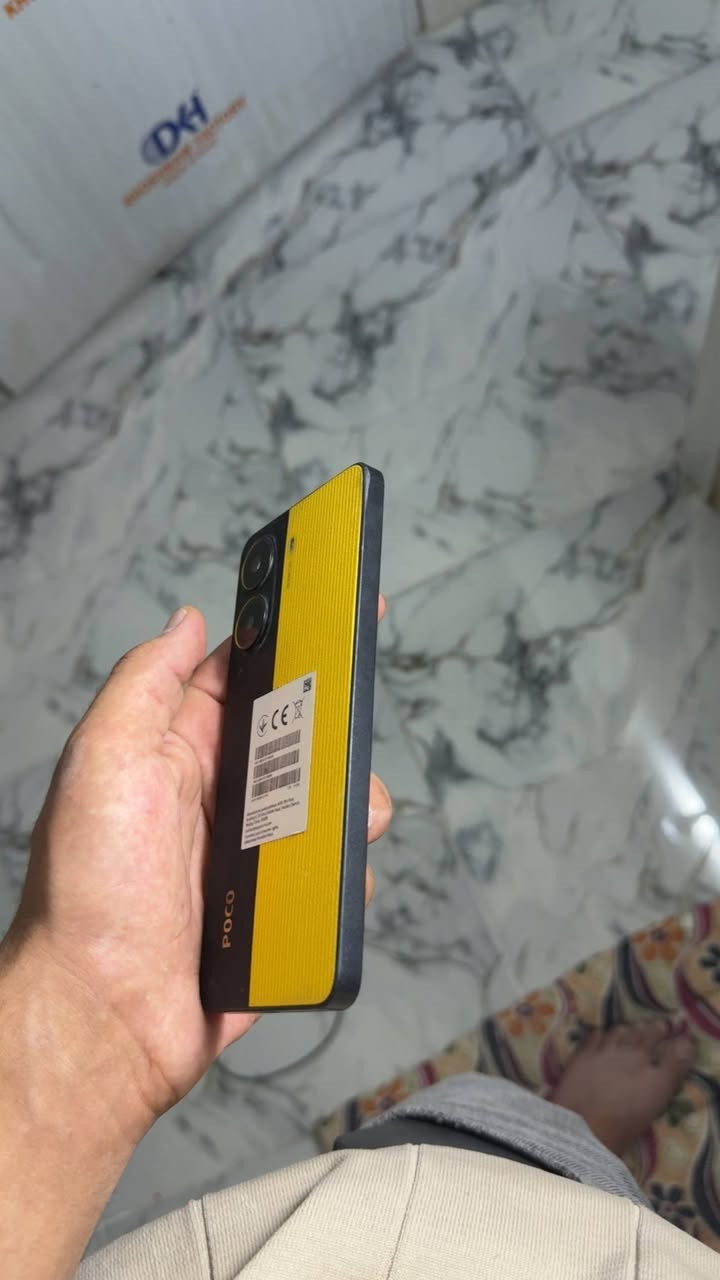 بوكو x 7 pro  شاشه مكسوره مثل ما موضح بصوره و لمس كلشي مابي اي عيب ملحقات كامل ويا مكاني كركوك سعر ١٦٠ و بي مجال للاستفسار واتس اب فقط ***********
