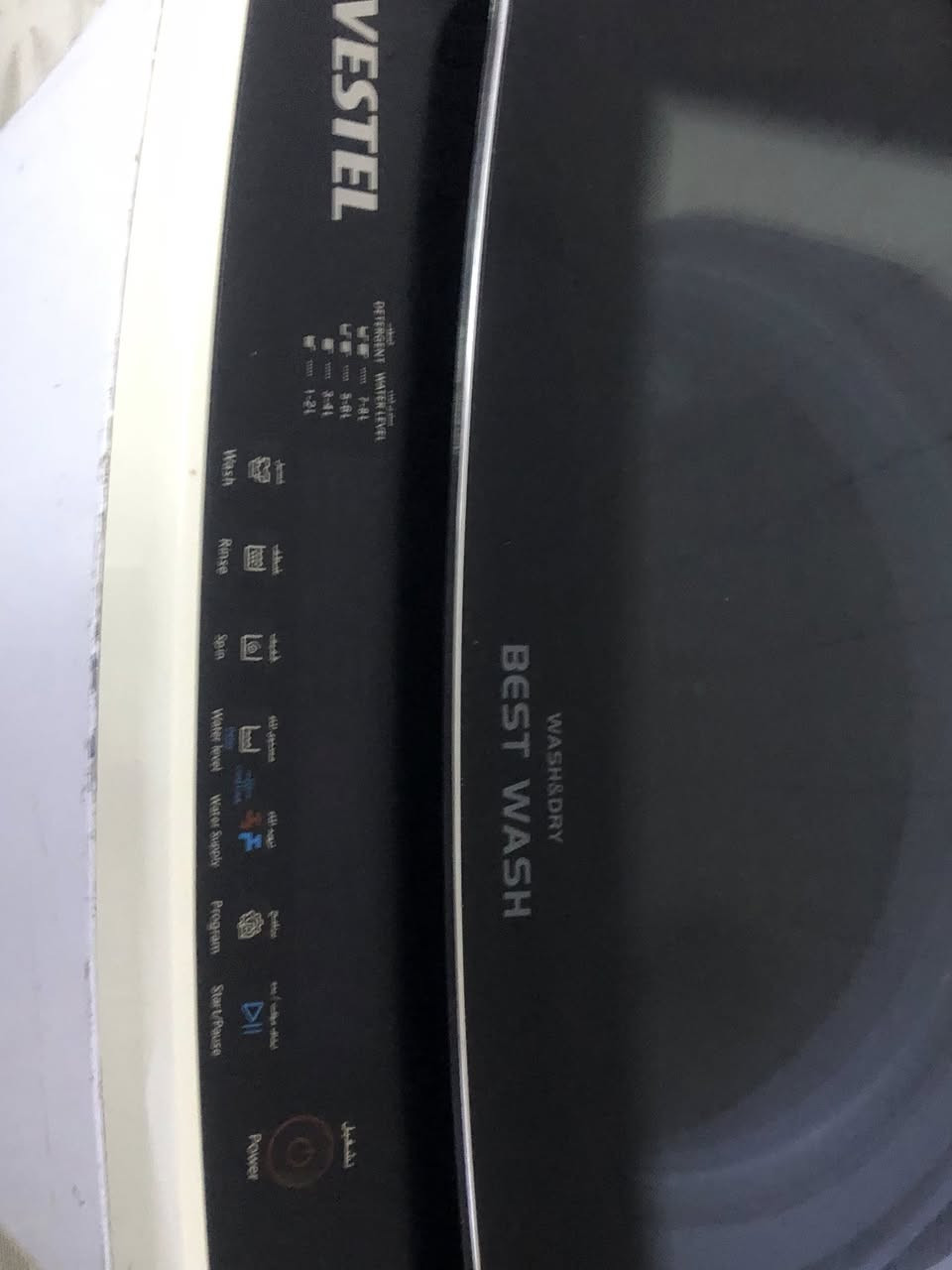 السلام عليكم غساله للبيع اوتماتيك الوزن ١٨كيلو  بيه بس الفراره مكسوره السعر ٥٠٠وبيه مجال 
الرقم ***********
