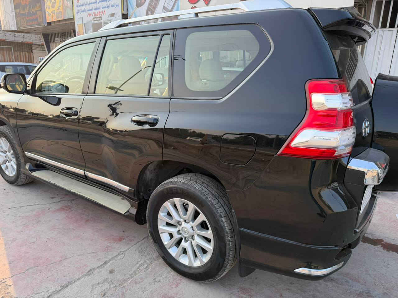 من رخصت الادمن برادو في اكس موديل 17كويتي فول مواصفات 6سلند 7راكب بصمه وفتحه جلد كشنات كهرباء حار بارد كشنات الخلفيه كهرباء ترحيب ستيرن كهرباء وبعد بيهه هواي موصفات بيهه طخه قبق الصندك وجاملغ الخلفي بدون دواخل السعر 31وبيهه مجال وترهم مراوس مكاني بغداد البلديات ***********
