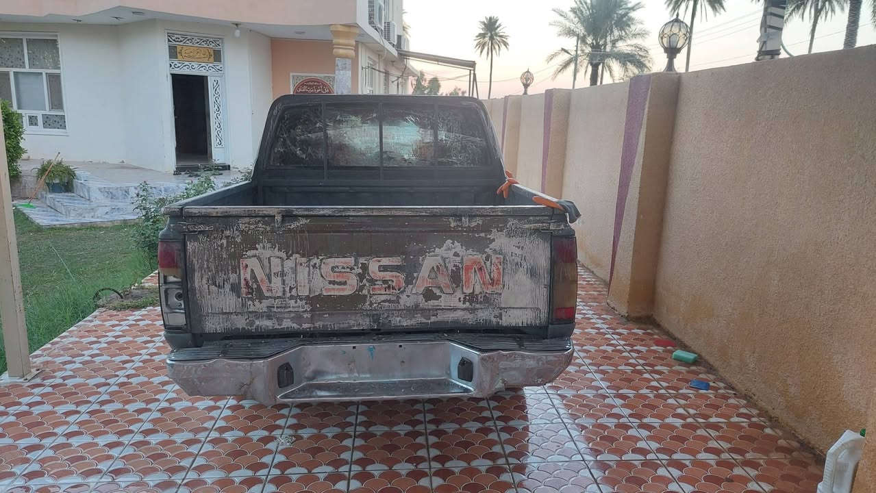 السلام عليكم
بيكب نيسان ٢٠٠٩ دبل قمارة 
داخل ماروني 
سيارة مزاد وهذا كتابها مرفق 
السيارة محتاجة صبغ وشوية تفاصيل 
كير ومحرك مكفولات 
تبريد شغال 
كهربائيات شغالة
تخم تاير 
مكانها ديالى الغالبية 
السعر ٨٥٠٠ مليون عراقي
***********
