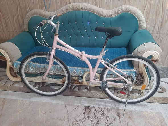 السلام عليكم. بايسكل بالة ماركة كوري حجم 26 فول المنيوم خفيف جدا يطبگ يعني يصير بصندوق السيارة سرعات مختلفة أطارات واچواب وسرج طبي جديد غير مستعمل نهائيا جاهز نظيف جداا يمكن تنزيل السرج والسكان للاطفال والنساء.
السعر 150 بيه مجال مع العلم مكلفني 200 لكن ادور حجم كبير . ممكن مراوس بحجم اكبر فريم عالي 

مكان الكوت / 

اسيا ***********
زين ***********
