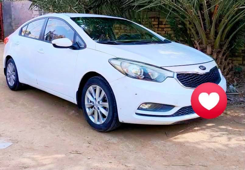 سيارة سيراتو 
محرك 1600دوش 🍀
كير ومكينة على وضع الشركة
تبريد وحدادية مكفولات🍀
قطعتين صبغ ودوسة
سنوية لل27
رقم قادسية🍀
رقم الهاتف
***********
