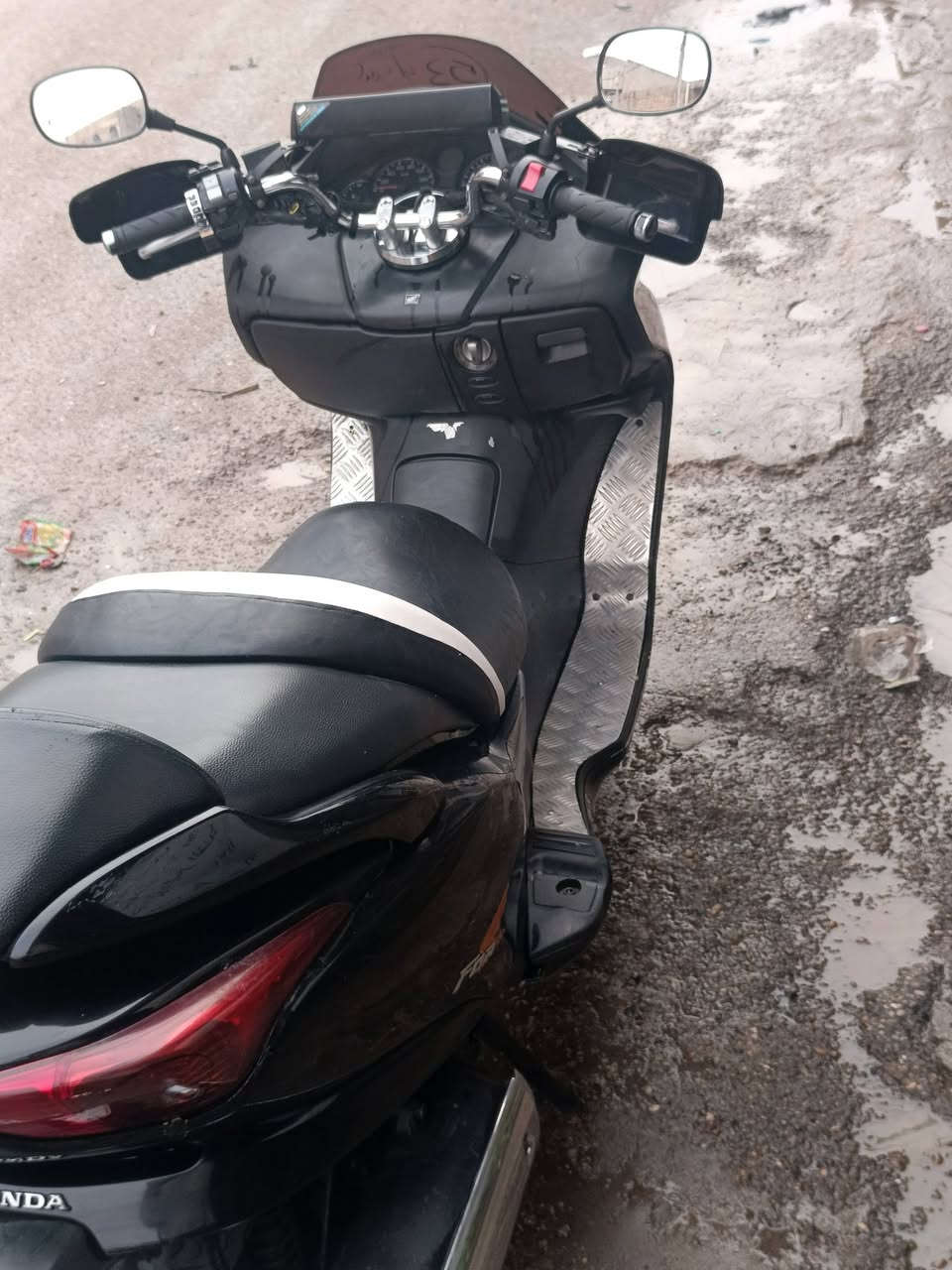 السلام عليكم شباب فورزه 0/8 دراجه خير من الله ماناقصها شي عنوان بغداد الكمالية شارع الجامع سعر مليون وميه  بيها مجال بسيط حك الجيه
***********
