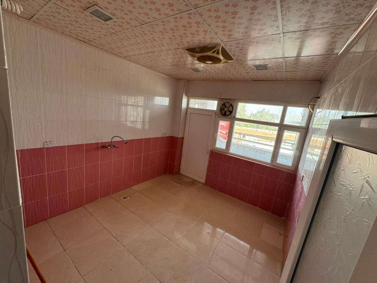 🔴🟣⚪️ 📢اعـــــلان……📣مــن مــكتــب آرام للعــقار………..#جاهز #للسكن يصلح للعيادات او المكاتب
 شـقـتـيـن   لــــلإيـــجـــار داخـل السوق بشارع المصرف     ……………
تفاصيل الشقة مطبخ و غرفة نوم و صالة مع صحيات مشتركة سقف ثانوي كاشي بناء حديث و الشقة كلش نظيفة مثل ما واضح بصورة ثنينهم نفس مواصفات بس الشقة الاولى بيها بلكون ع شارع مصرف 🔸 

🔴 السعر :  250 الف ديناراً

‏💡🆕اسرع وتـواصـل معنا واعـرض عـقارك وانت مرتاح للـبـيع او لـلايجــار 👨🏻‍💻في كـافـة مـنـاطـق خـانــقـيــن🌎

نـسـتـقـبـل جمـيـع عـروضـاتـكـم 🆒
.....................................
لـلاسـتـفـسـار اكـثـر مراجعة مـكـتــب آرام للــعقــار فـي الـمزرعـة خلــف جـامـع الهـدايـة 📍

او الاتـصـال على الارقام التاليه او ارسال رساله للصفحة ✉️

📞____*********** 📞
