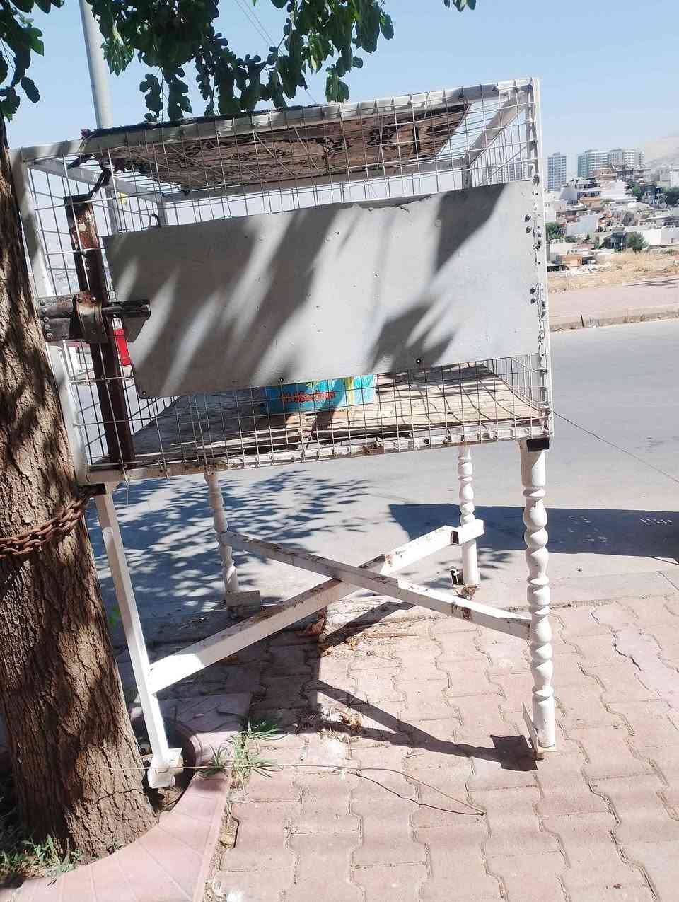 قەفەزێکی سوکدەستە وچوارتایەی لەژێردایەبەئاسانی هاتوچۆی پی دەکرت السليمانية, العراق


**إذا كنت صاحب هذا الإعلان وتريد حذفه لأي سبب، رجاءا أرسل رسالة إلى الدعم الفني**