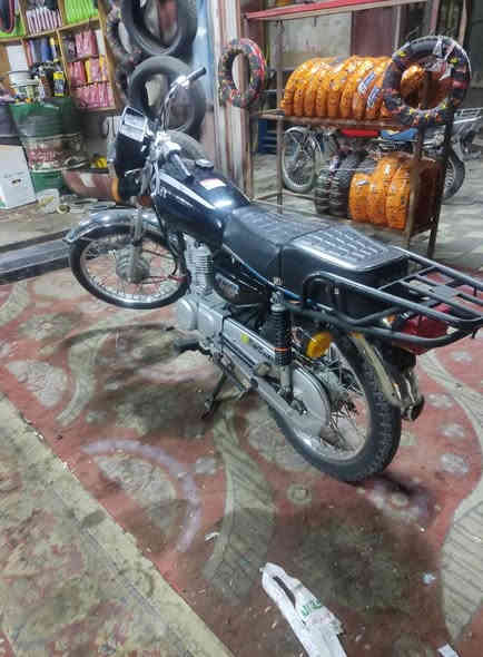 السلام عليكم دراجه اوراق اصولي ارشه21 بس شاصي ومحرك مامفتوح لباقي كله نامه بوري لشاصي مثل مال لنامه ب700 وبيه مجال لشراي يتصل***********
