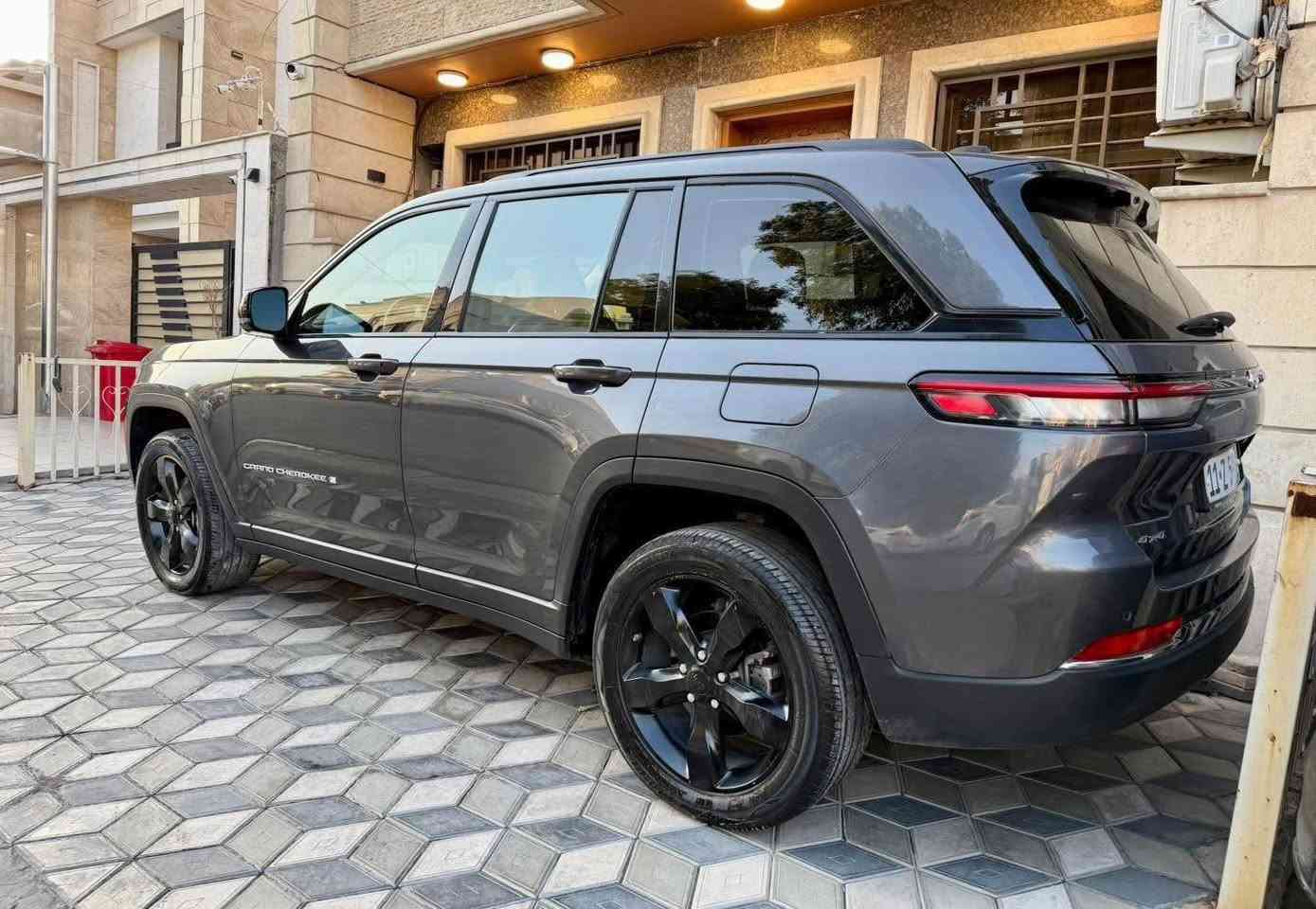 للبيع جيب كراند شيروكي 2023 كلين بدون حادث 
:
الرجاء قرائة المنشور اسفل الاعلان قبل الاتصال 👇🏻
موديل 2023 كاملة بدون اي نقص الحمد لله 
المواصفات واضحة بالصور ورقم الشاصي موجود هم
السيارة ماشية 23 الف ميل  
ب اسمي شخصياً تحويل ثاني  يوم رقم بغداد
مكان السيارة بغداد / شارع فلسطين 
:
السيارة كلين بدون حادث ( سرقة او تخريب ) 
تبديل قطع اصلية نفس اللون مطابق فقط بدون اي صبغ
وبيهة حالوب خفيف جان / سويته PDR باقي فقط بالقمارة
سعر السيارة 27.500$= 275 ورقة 
بيهة مجال بسيط حق الجية مو اكثر 
*********** اخوكم المهندس علي 
رقم الشاصي ( 1C4RJHAG6P8704990 )
