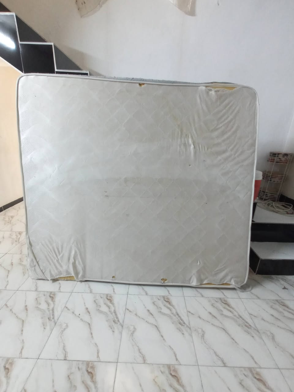 دوشك نفرين بس غلفه بقماش للبيع
***********
