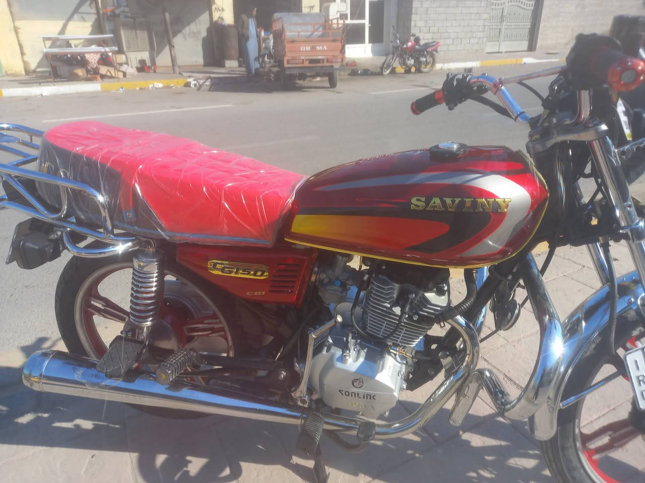 سلام عليكم دراجة موديل ١٠ محدثه ٢٣ رقم وسنوية رقم دولي تحويل ثاني يوم  ماناقصها اي شي دراجة جديدة سلف هندر كهربائيات كله شغالة مكان ديالى التحرير السعر ١٤٠٠ (مليون و٤٠٠) وبيه مجال  او مراوس هم ترهم شعندك دراجة نزل  للتواصل عبر وتساب او اتصال على الرقم ***********
