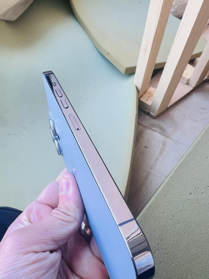 ١٣برو ماكس ذاكره واحد تيرا بطاريه٨٤لونه بحري الجهاز شخط مابي يخبل شوفت عينك بصوره بعد احلا من صوره كاتوتنه موجوده وياها كيبل مكاني طوريج وتساب ارد ***********
