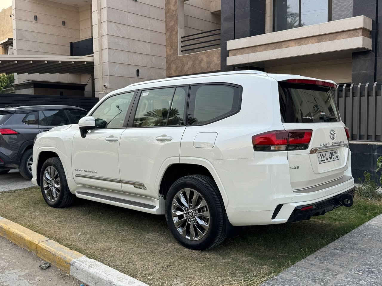 لاندكروز  لمتد2024
ضمان شركة ساز SAS
لد امامي 
4 كامرات
نقطة عمياء
3 شاشات ام التطبيق
فتحه 
جلد
كراسي كهرباء
باب خلفي كهرباء
تبريد كشن
تحكمات ستيرن 
صاج
حساسات امام خلفي 
مري شفط
ثلاجه
تبريد 3 قطع
بيها شبر بارد بالجاملغ
مكان السياره بغداد اليرموك
السعر 70500$  
***********
