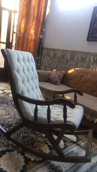 كرسي • نظيف • للبيع