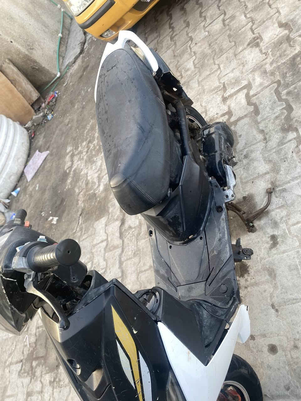 السلام عليكم                                                                               

ماكس صيني الدراجه نضيفه من ناحيه مكينه ما مفتوحه ونضيفه بشكل وكفرات موجوده بس كفر واحد عوزها والدراجه سلف فقط بدون هندر ومكفوله من السرقه وكلشي 
للاستفسار ***********
