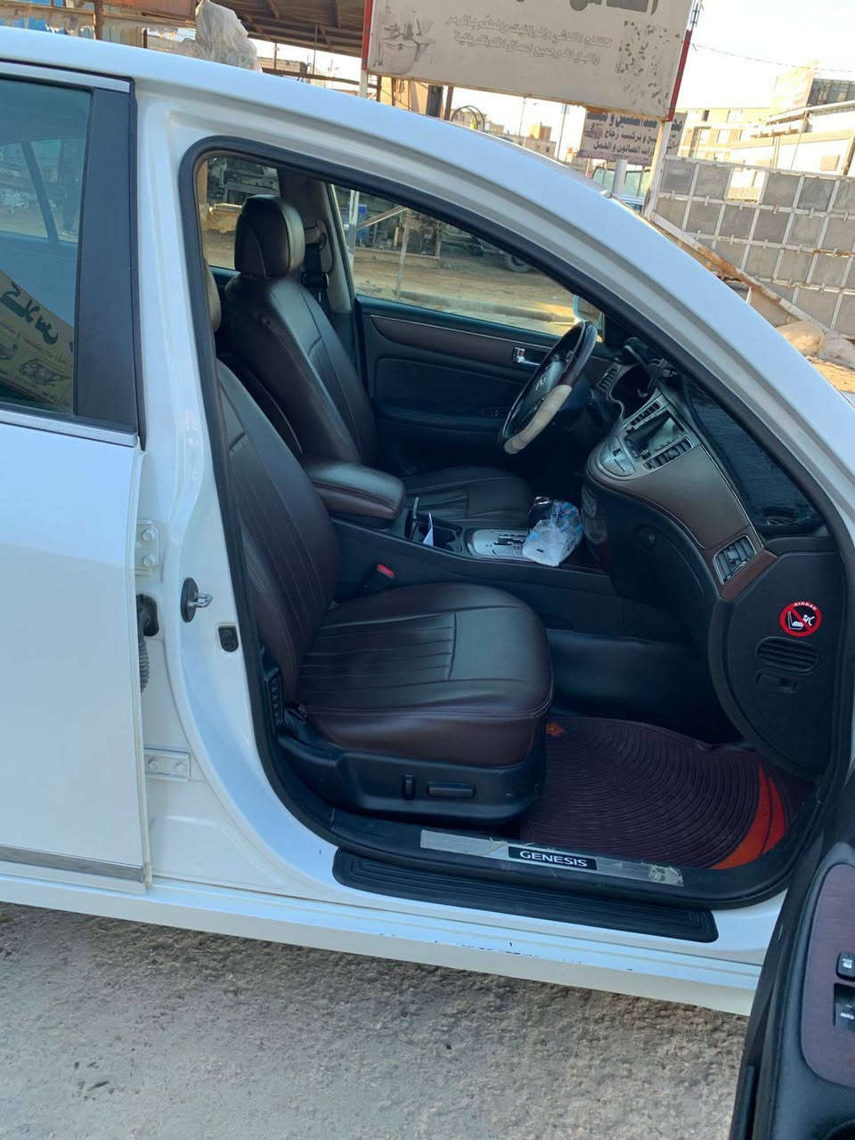 سلام عليكم
او مراوس حسب القناعه 
السعر :  130  ورقة وبيها مجال السياره خليجي 
جينيسيس 2011 رقم بغداد بأسمي تحويل مباشر مجدد كلشي هزة وسنوية 
فول مواصفات للاخير كلش 
حجم المكينة : 6 سيلندر 
السيارة جاهزة  
المواصفات 
-بصمة 
-فتحة 
كشنات حضن كهربائي (2) 
-اشاير مري +3 قطع تبريد 
-بردة كهربائية 
-ستيرن كهرباء +خزن ميموري  
-شاشة +كامرة + حساسات كلة ( بلاد) 
 
للاستفسار :***********
