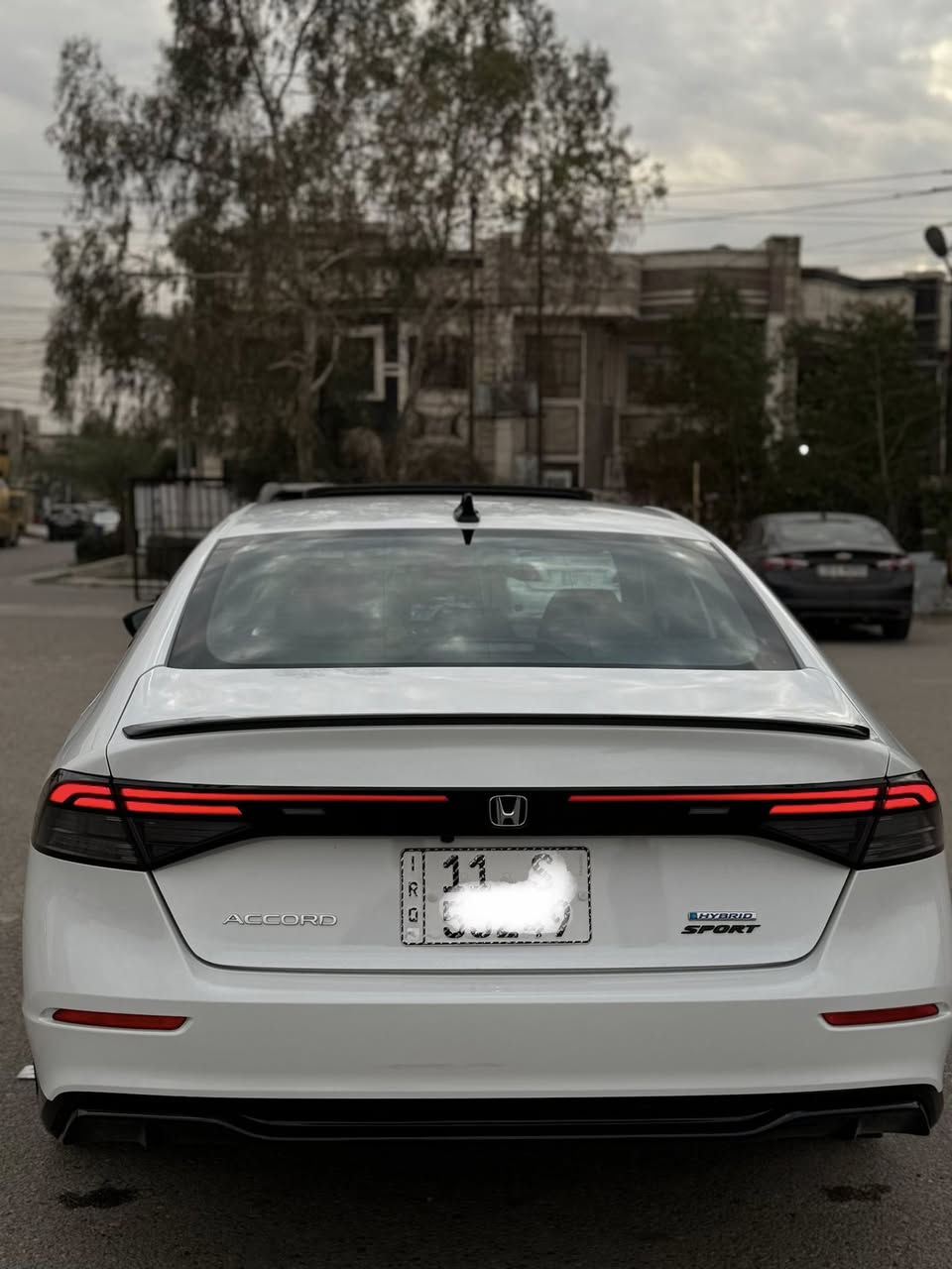 السلام عليكم
هوندا اكورد هايبرد_(2024) فئة Sport-L

عدد المسافه  10,000miles بعدهة زيرو

• المحركhybrid  

المواصفات:

•تشغيل عن بعد

•فتحه

• كاميرا خلفية

• كراسي امامية كهرباء مع  ذاكرة خزن

• رادار امامي

•نقطة عمياء

• مانع تصادم 

• تصحيح مسار

• شفتات بالستيرن

• مثبت سرعة

• دخول ذكي 

• إنارة ترحيبية

• هندبريك كهرباء

•لايت عدسات زينون

• نظام اوتو لايت Auto

• لايت العالي زنون 

• حساسات مطر 

• أوامر صوتية

• 3 أنظمة قيادة (eco, ev, sport)

• تدفئة كشنات 

•كشنات جلد  

.ايرباك ستيرن وبردة فقط

.سيارة نضيفة وجديدة بمعنى الكلمة

.صبغ قطعة وحدة جاملغ امامي جهة الصدر,وتبديل الباب جهة الصدر بلادي اصلي شركة,بدون اي دواخل حادث سطحي 
.مكانهة بغداد العامرية
.***********
