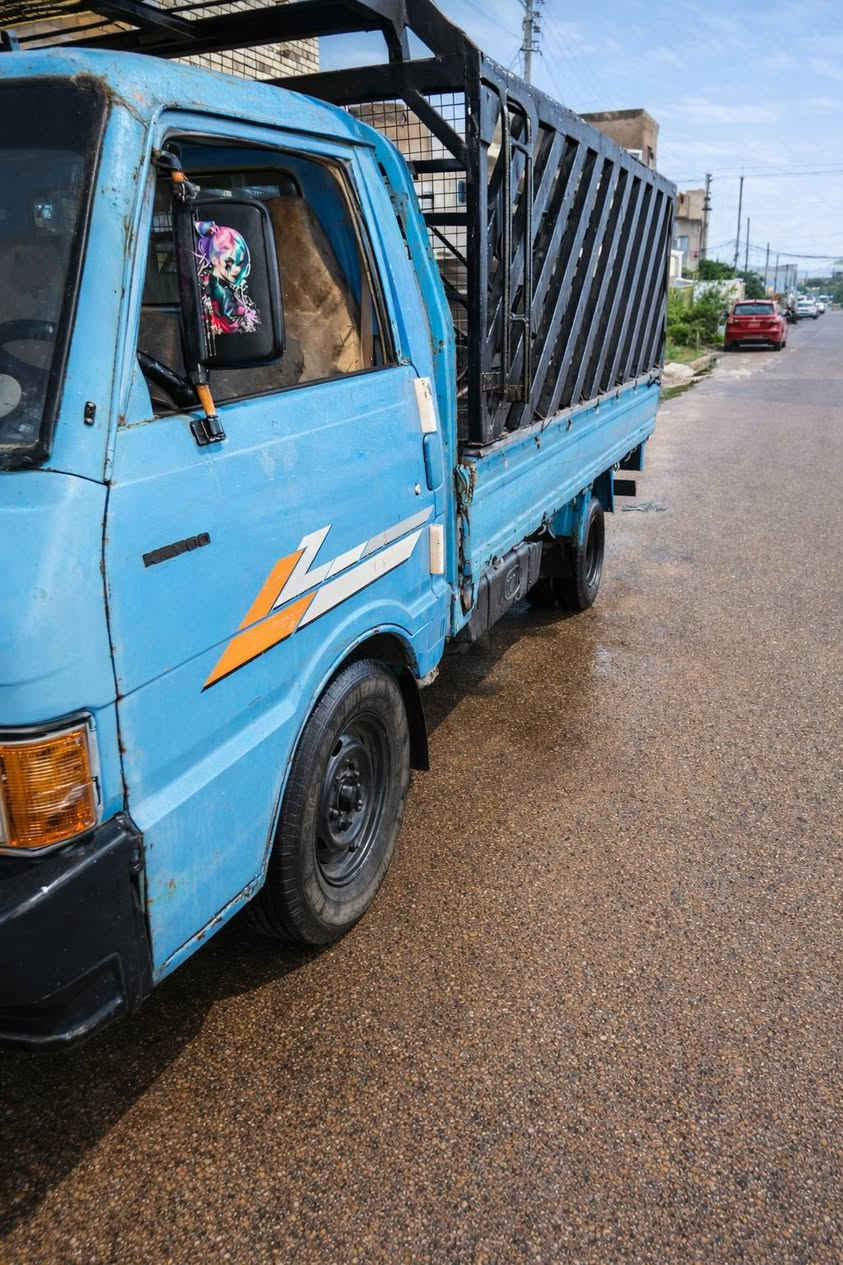 السلام عليكم كيا بنكو موديل 95 
كير نظيف وقلايش الكير جدد
مكينه بيه بخار قليل بدون تنقيص 
تخم تاير جديد 
بوربرنات جدد
بام ونوزل جديد
باتري جديد 
كشر نظيف
محجر جديد 
تحويل مباشر سنويه 27
السعر 45$وبيه مجال حك الجيه
مكاني بغداد حي العامل
للإستفسار ***********
