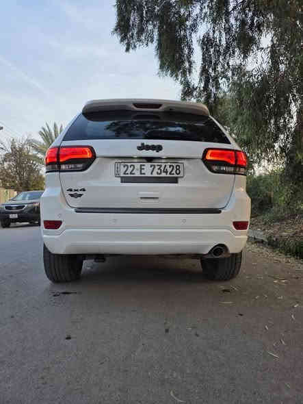 الموديل : 2021 . (خليجي) . 
المحرك : V6.  3.6L .
العداد :   73     كم
* المواصفات :
* نسخة ال 80th Anniversary 
* رادار امامي مع مانع تصادم . 
* اصطفاف ألي ( اوتوپارك ) . 
* تحذير الخروج عن المسار . 
* نقطة عمياء .
* دفع رباعي 4x4 . 
* فرش المقاعد من الجلد . 
* المقاعد الأمامية تبريد . 
* صفي المقاعد الأمامية كهربائية .
* ذاكرة لحفظ وضعيات الجلوس . 
* المقاعد الأمامية مع تدفئة . 
* المقاعد الخلفية مع تدفئة . 
* ويل قياس 20 انج .
* مقود السائق كهربائي . 
* تدفئة ستيرن . 
* سقف بانوراما .
* شاشه كبيرة 8.4 انج .
* نظام الخرائط (GPS) . 
* نظام خاص للطرق الوعرة . 
* المصابيح الأمامية زنون . 
* المصابيح الأمامية مع LED لايت . 
* كشافات الضباب زنون . 
* تشغيل عن بعد .
* صندوق كهربائي .
*  حساسات أمامية . 
*  حساسات خلفية .
* كاميرا خلفية .
* بخاخ ماء لتنظيف المصابيح الامامية .
* مرايا بخاصية التعتيم الذاتي . 
* مرايا جانبية قابلة للطي كهربائيا. 
* بلوتوث تلفون . 
* محدد سرعة . 
* نظام تشغيل واطفاء اوتماتيكي للمحرك للتوفير من صرف الوقود . ( Auto Start System ) .
* نظام بريك اوتماتيكي ( Auto Break System ) .
السعر 405 $ و بيها مجال 
مكاني الموصل حي الزهور دورة العبادي 
ارقامي بيها واتساب
***********
*********** موصل
